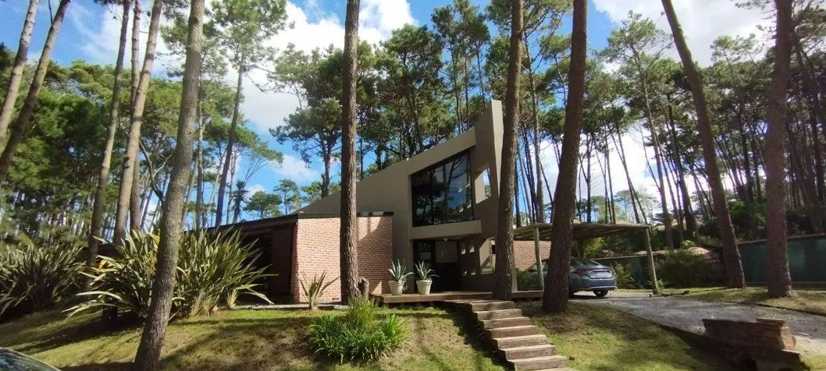 Alquiler, 4 dormitorios Laguna Blanca, AA. 1