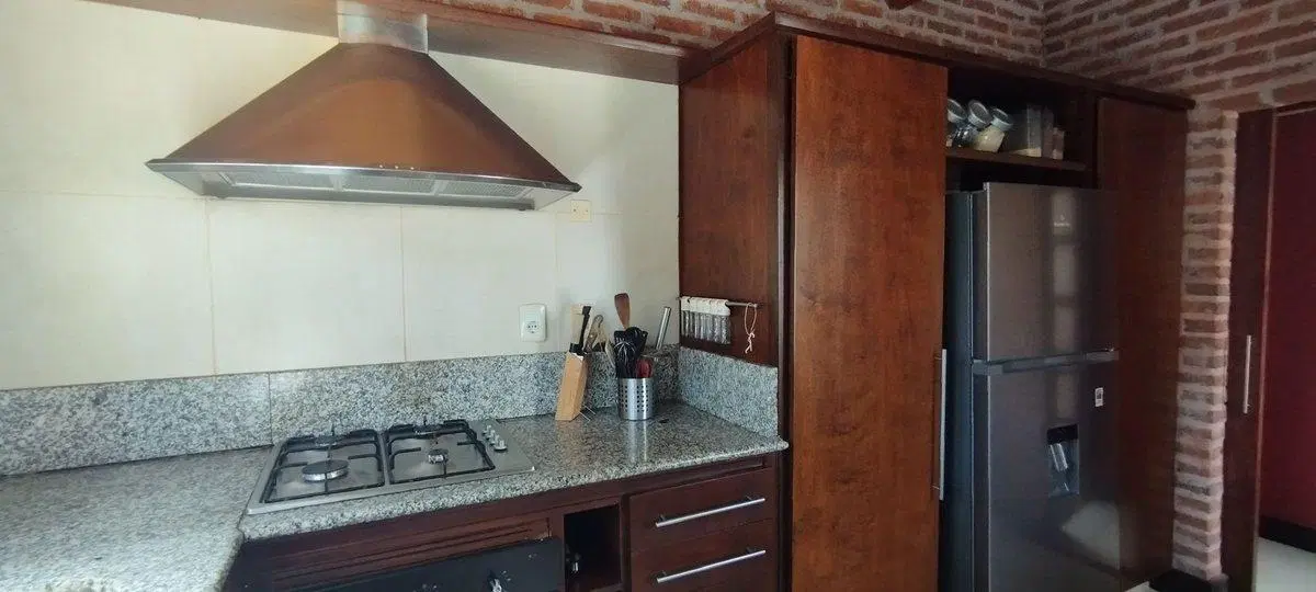 Alquiler, 4 dormitorios Laguna Blanca, AA. 5