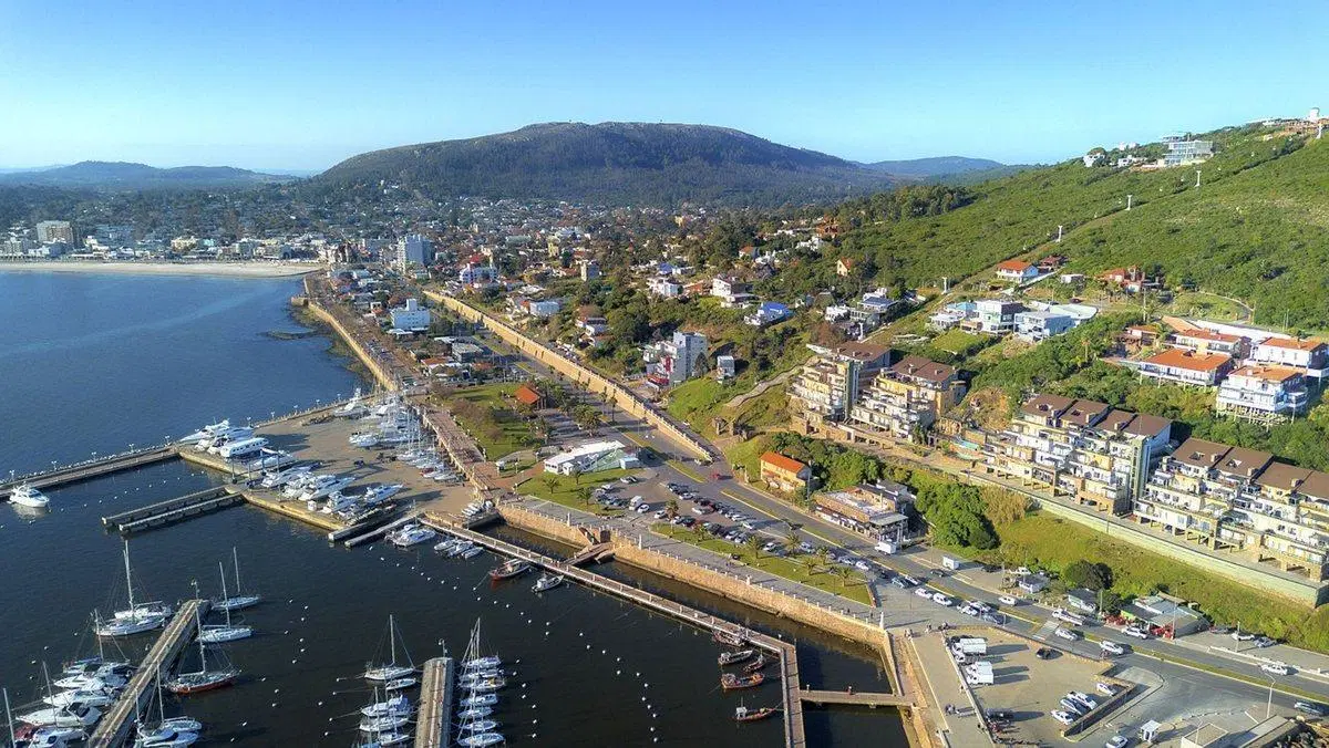 Casa a la Venta Frente al Mar en Piriápolis 1