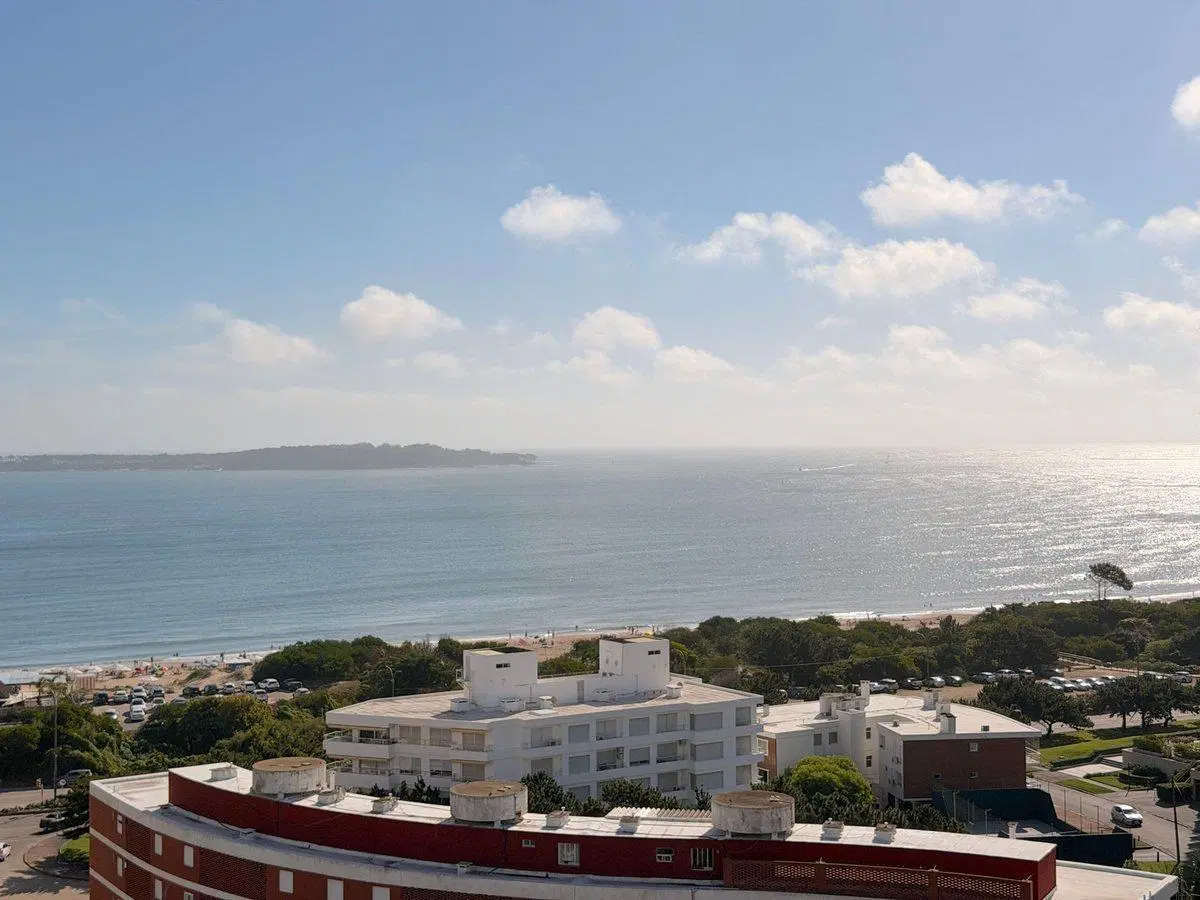 Apartamento en venta, 3 dormitorios y dependencia 2