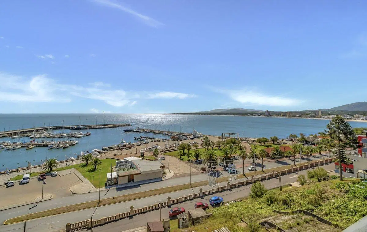 VENTA DEPARTAMENTO 3 DORMITORIOS PIRIAPOLIS 2