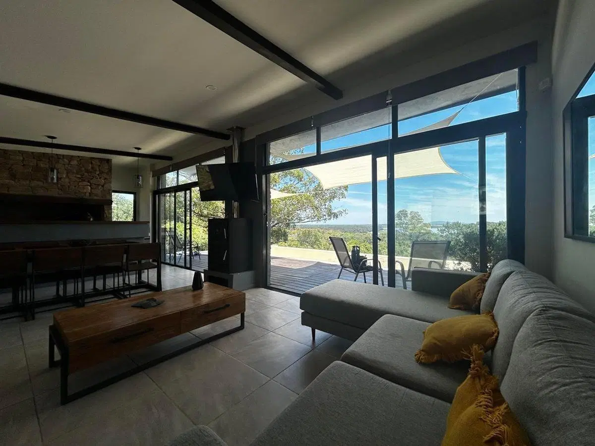 VENTA CASA CON GRAN TERRENO EN LAS CUMBRES 2