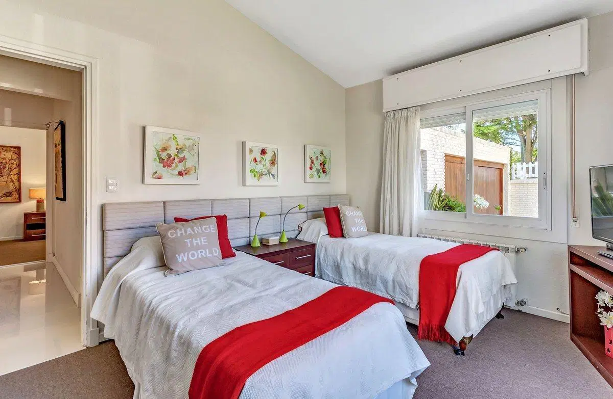 CASA RECICLADA VENTA PLAYA MANSA A PASOS DEL MAR 5