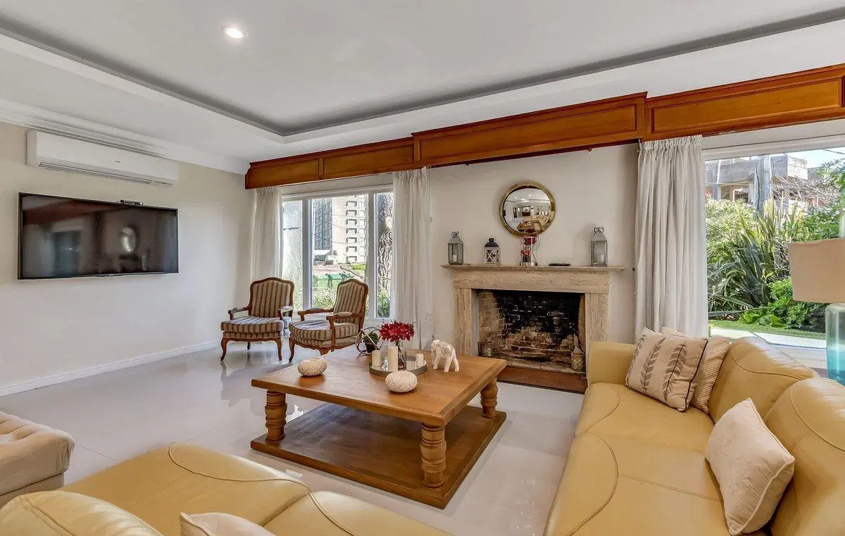 CASA RECICLADA VENTA PLAYA MANSA A PASOS DEL MAR 4