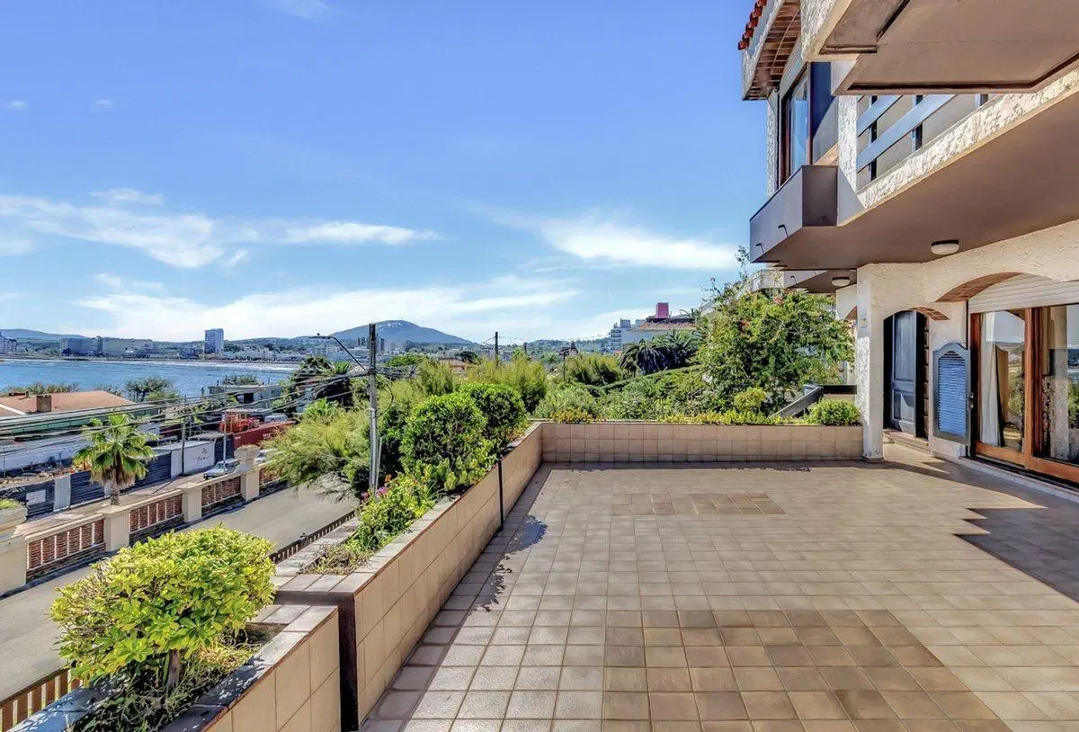 VENTA CASA 4 DORMITORIOS VISTA AL MAR PIRIAPOLIS 5