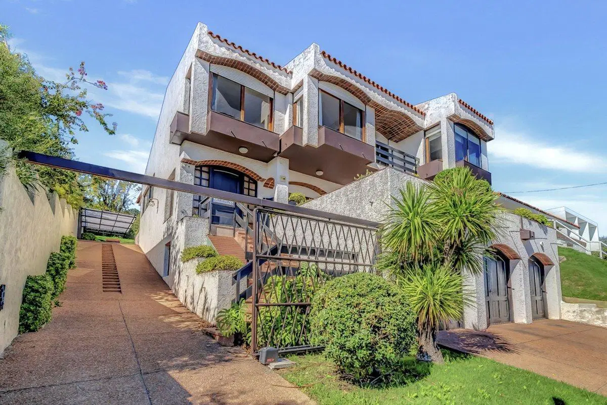 VENTA CASA 4 DORMITORIOS VISTA AL MAR PIRIAPOLIS 4