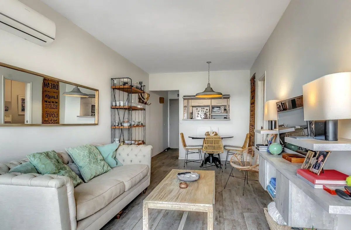 Apartamento 2 Dorm Venta Frente al Mar 3