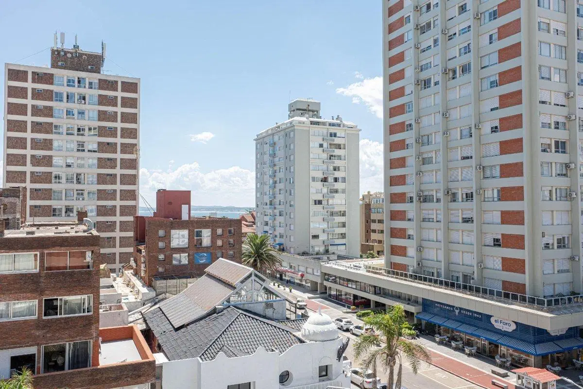 Apartamento de 1 dorm y 1/2 en venta Punta del Est 2