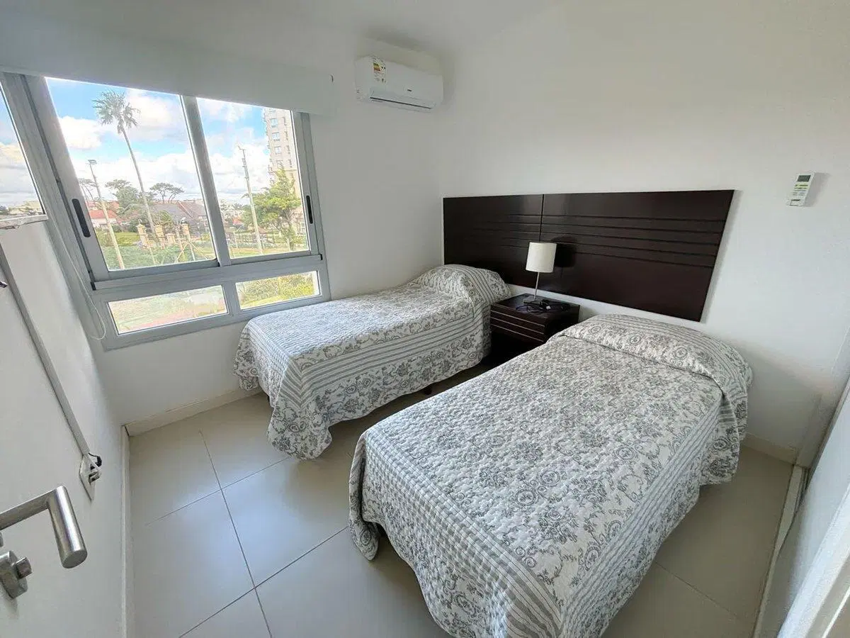 Apartamento en venta Playa Mansa 3 dormitorios 1
