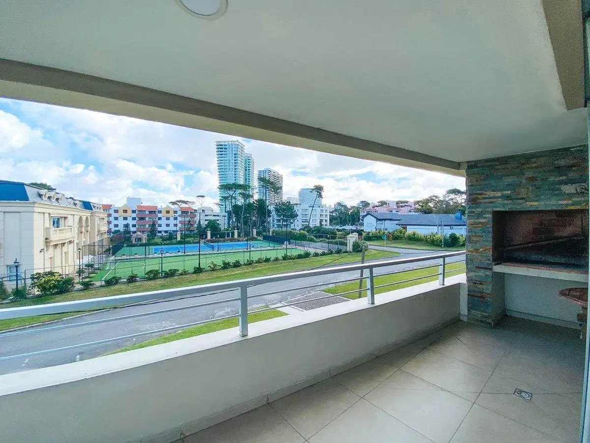 Apartamento en venta Playa Mansa 3 dormitorios 3