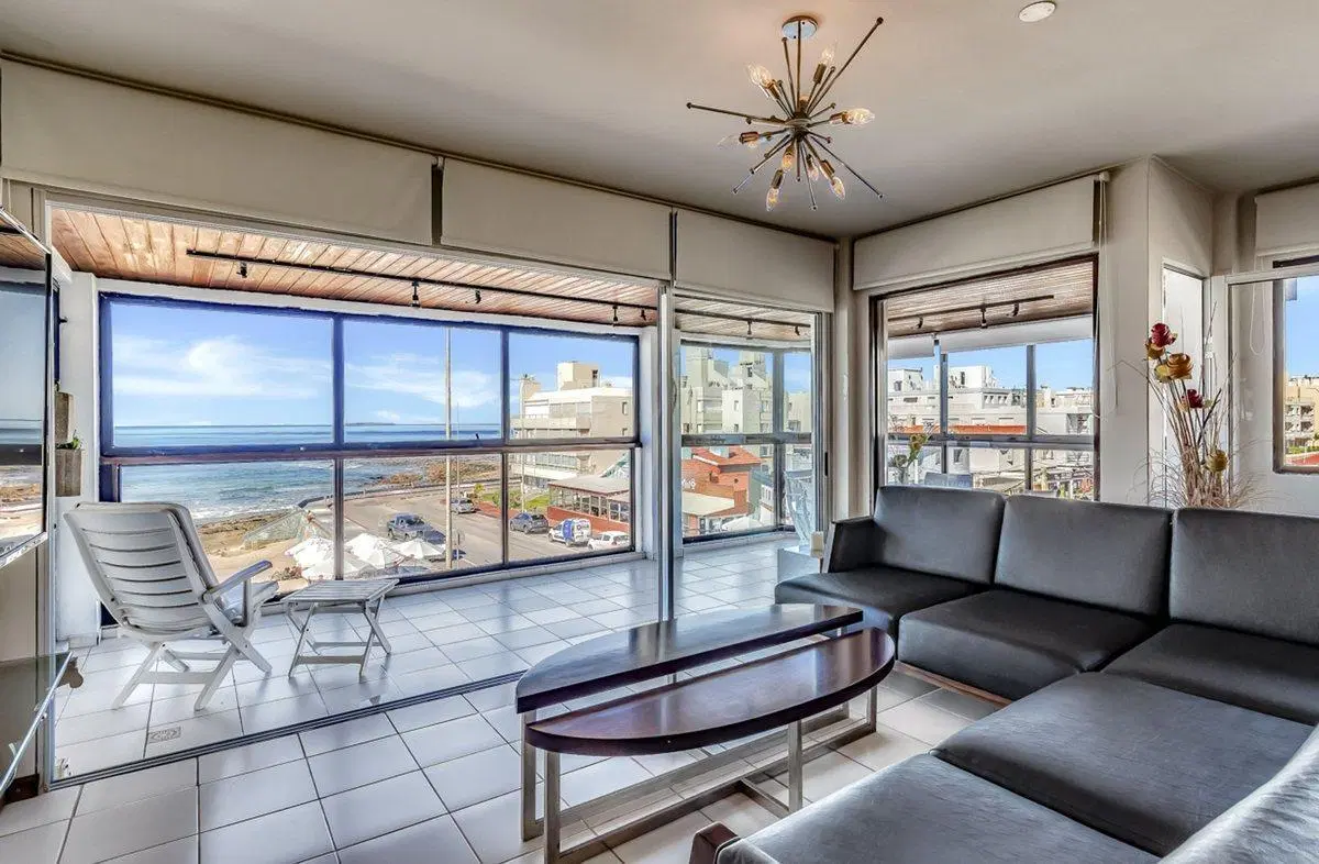 APARTAMENTO EN VENTA 3 DORMITORIOS FRENTE AL MAR. 2