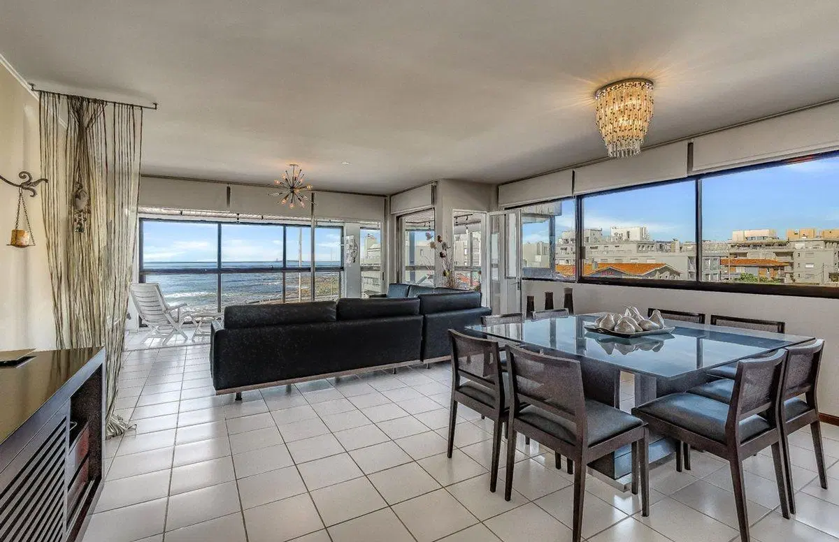 APARTAMENTO EN VENTA 3 DORMITORIOS FRENTE AL MAR. 4