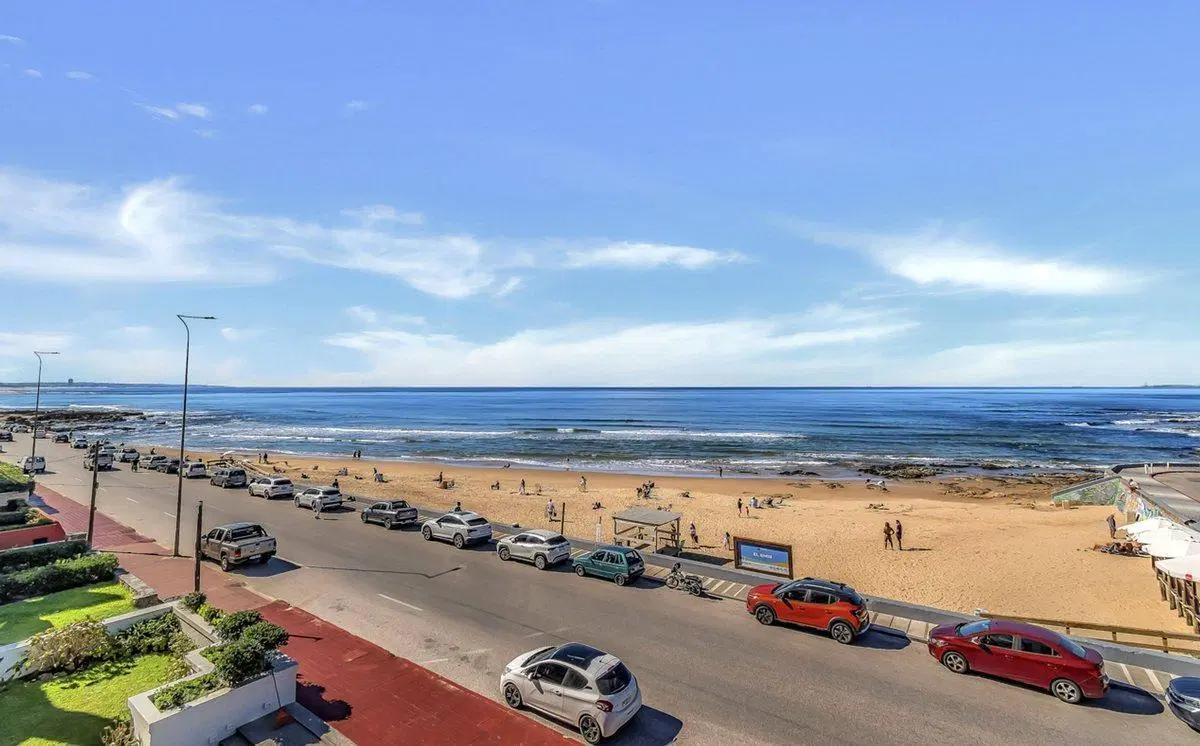 APARTAMENTO EN VENTA 3 DORMITORIOS FRENTE AL MAR. 3