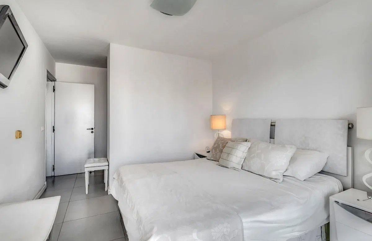 VENTA DEPARTAMENTO ESQUINERO CON GARAGE 4
