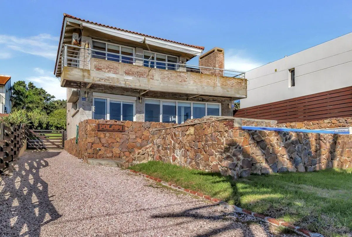 Casa en venta frente al mar en Piriapolis 8