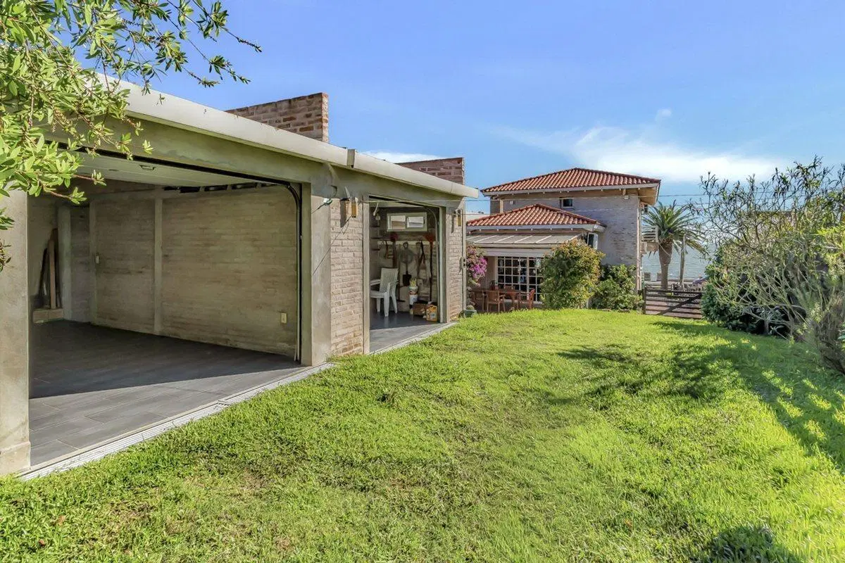 Casa en venta frente al mar en Piriapolis 3