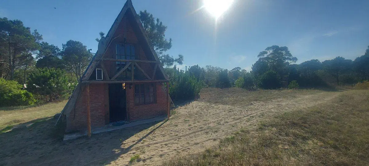 CASA (CABAÑA) 2 DORMITORIOS EN VENTA LA ESMERALDA 4