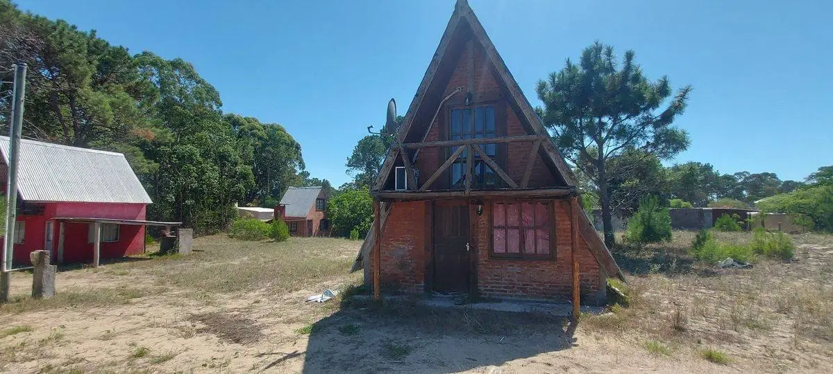 CASA (CABAÑA) 2 DORMITORIOS EN VENTA LA ESMERALDA 2