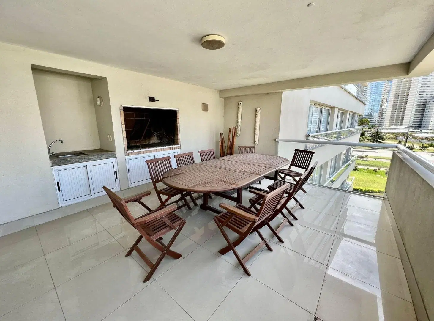 APARTAMENTO EN VENTA 4 DORMITORIOS CON PARRILLERO 3