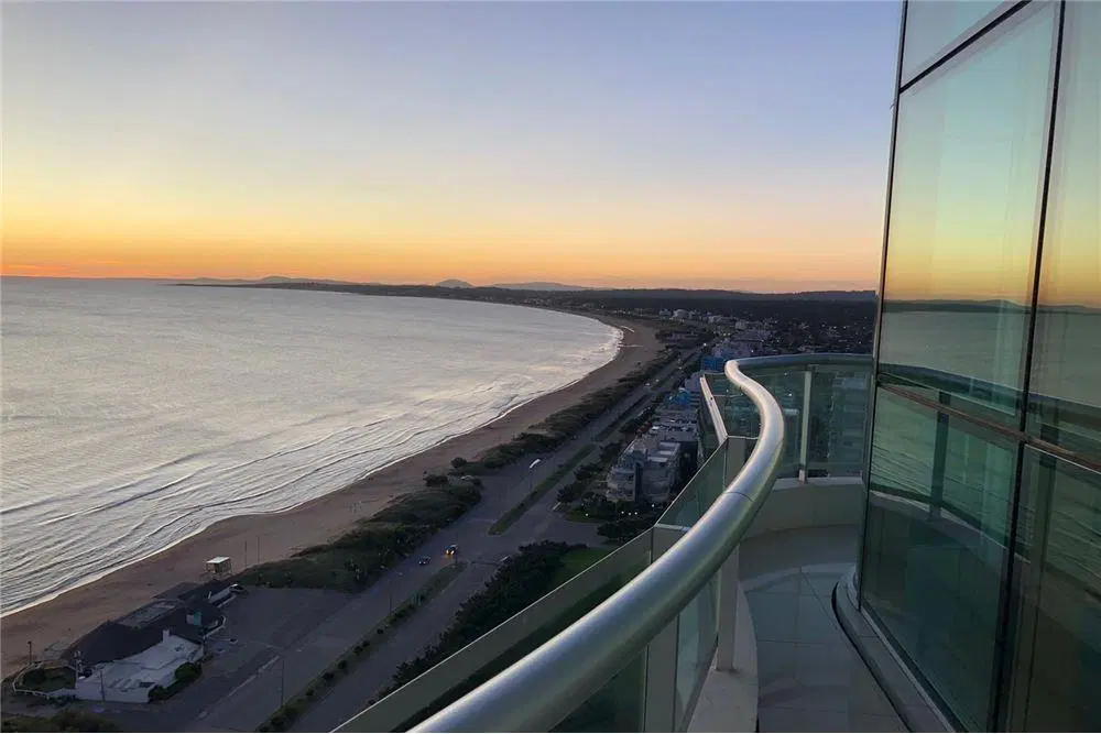 APARTAMENTO DE 4 DORMITORIOS VENTA TORRE AQUARELA. 3