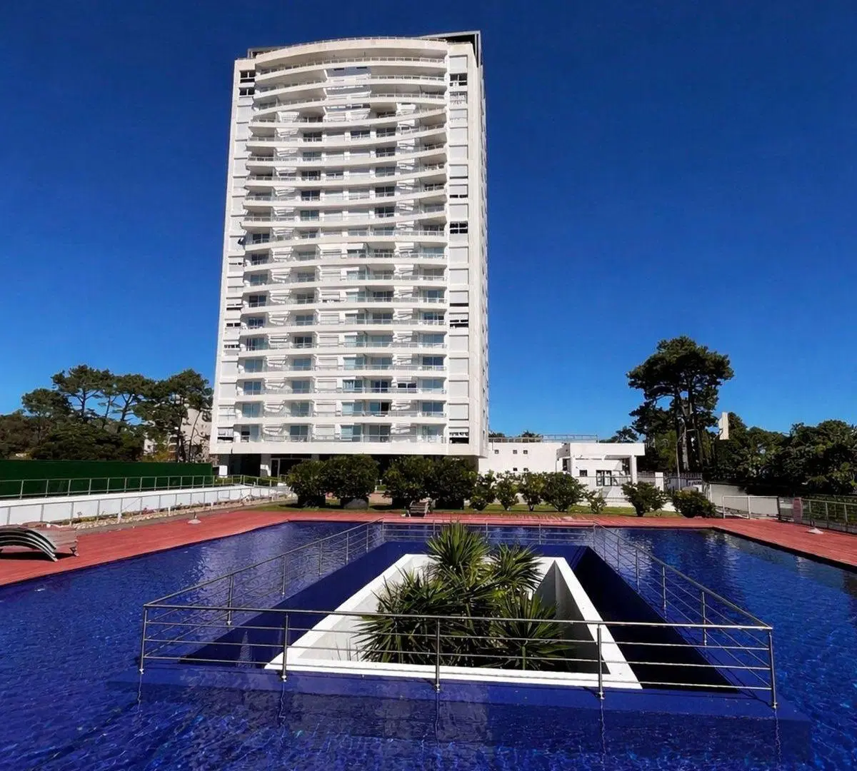 Venta apto 2 dormitorios en suite + garaje ,vistas 5