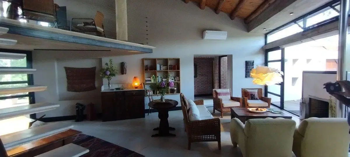 Laguna Blanca , propiedad única, 4 dormis + serv. 4