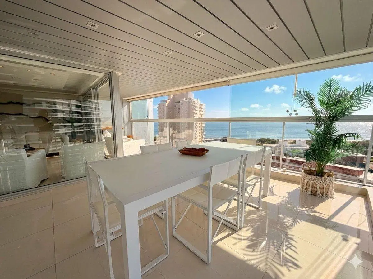 Apartamento en venta, 3 dormitorios y dependencia 4