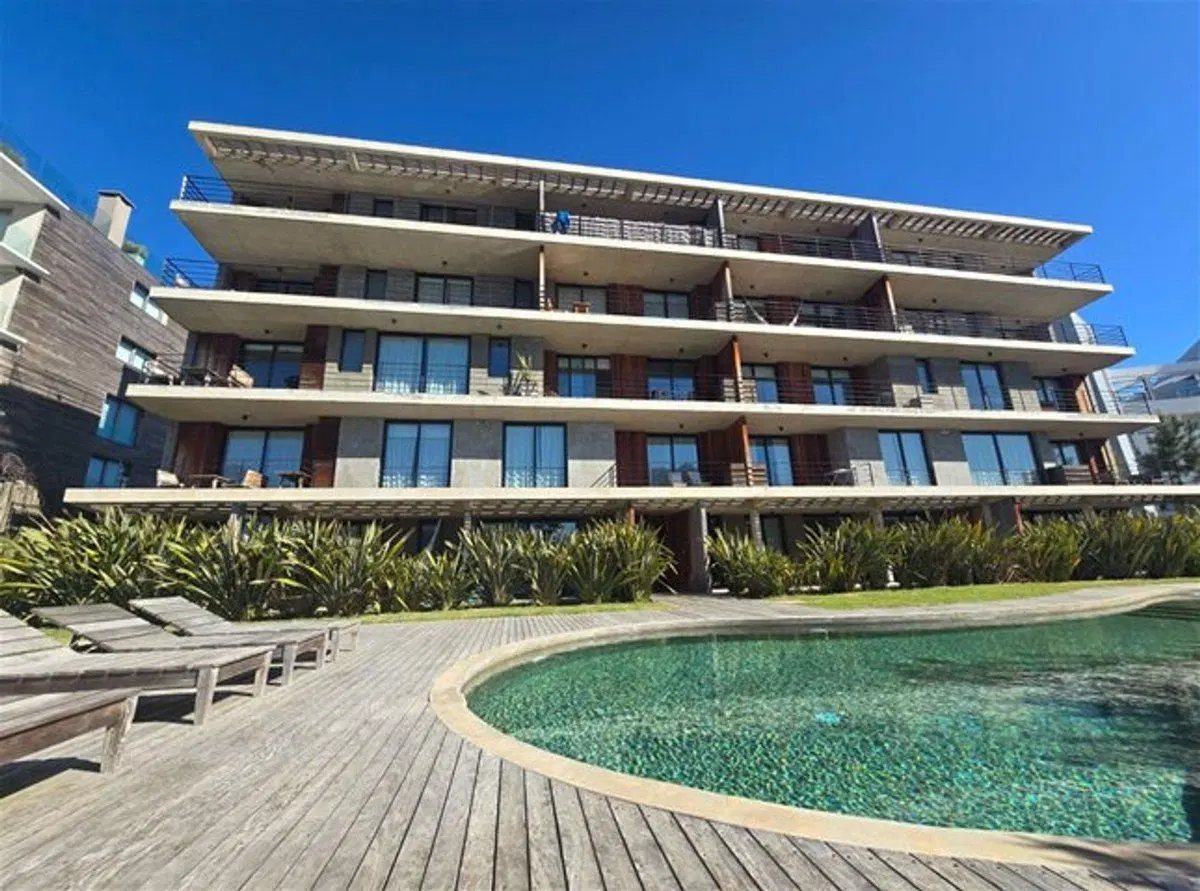 SEMIPISO EN VENTA EN MANANTIALES,2 DOR/2 BAÑOS 3