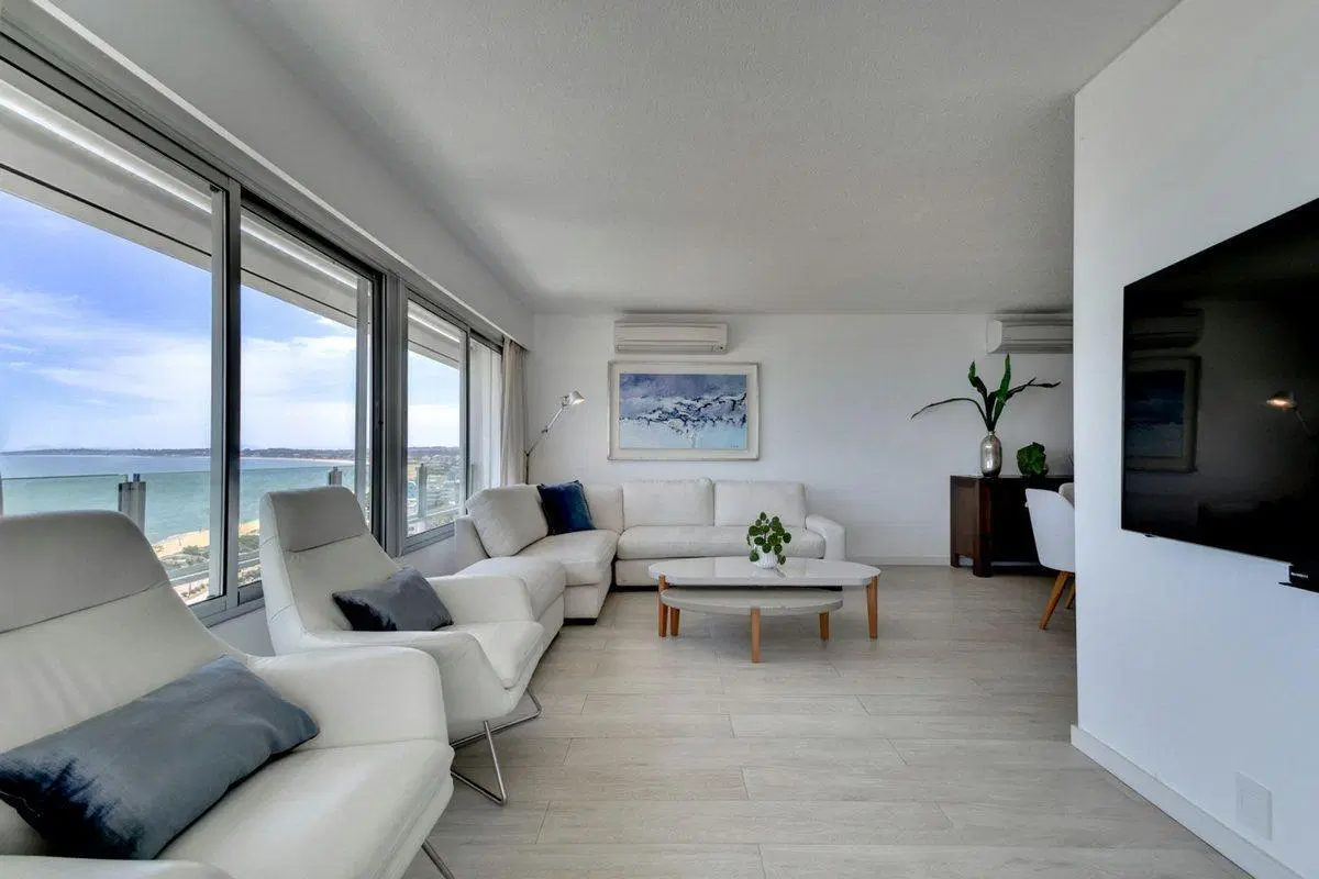 Alquiler apartamento de 3 dormitorios en Punta 4