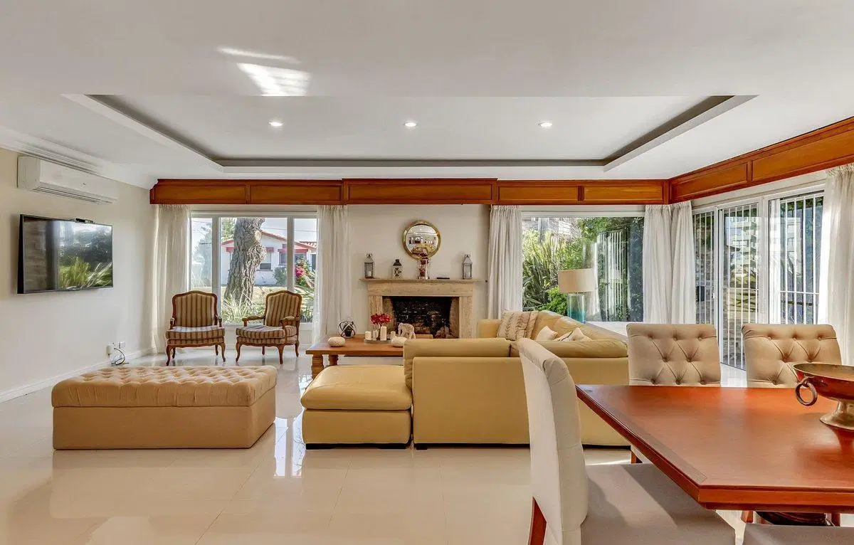 CASA RECICLADA VENTA PLAYA MANSA A PASOS DEL MAR 4