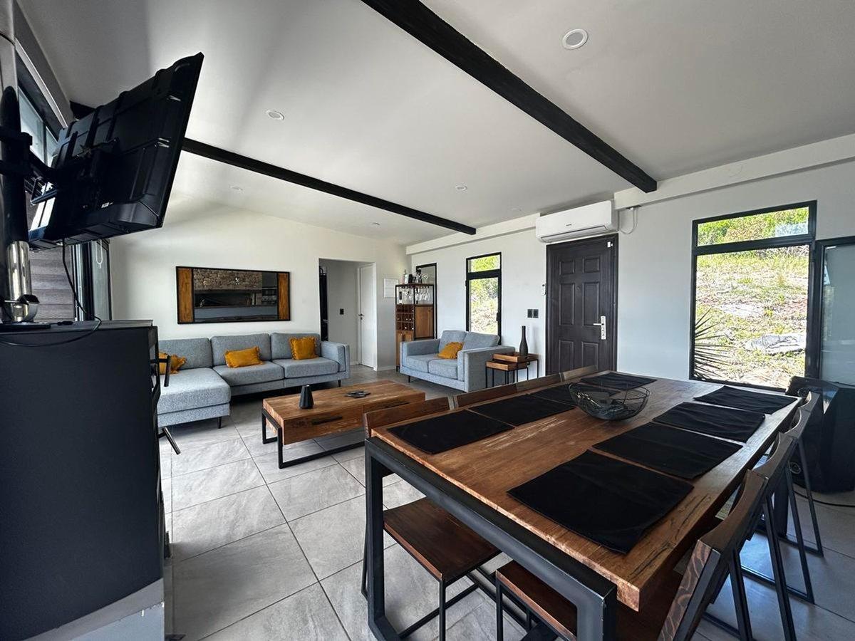 Foto de VENTA CASA CON GRAN TERRENO EN LAS CUMBRES, imagen 4