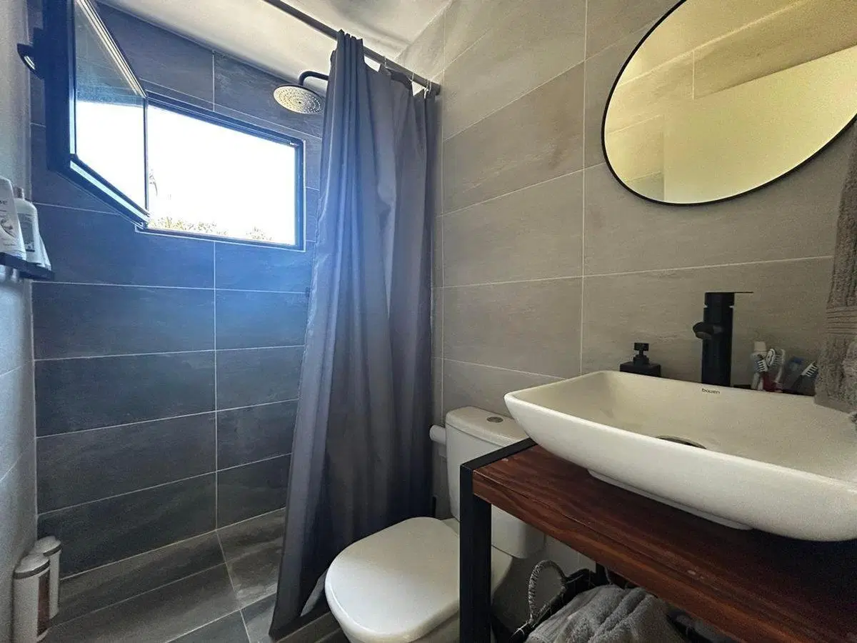 VENTA CASA CON GRAN TERRENO EN LAS CUMBRES 2