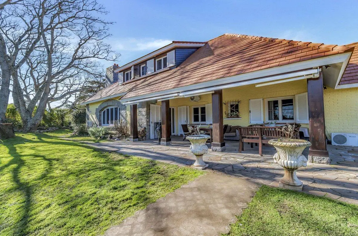 En venta casa en Punta del este Playa Mansa 5