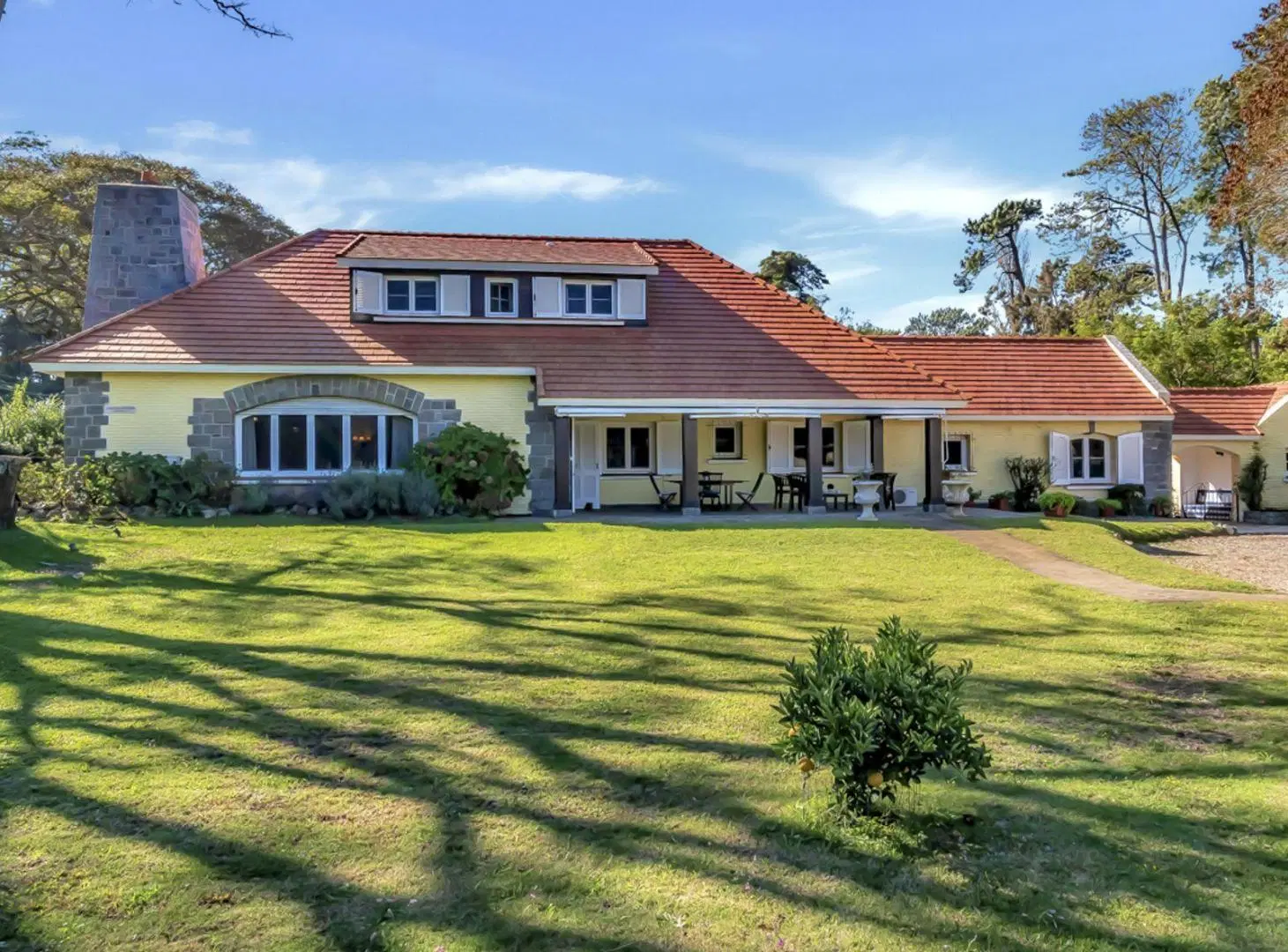 En venta casa en Punta del este Playa Mansa 4