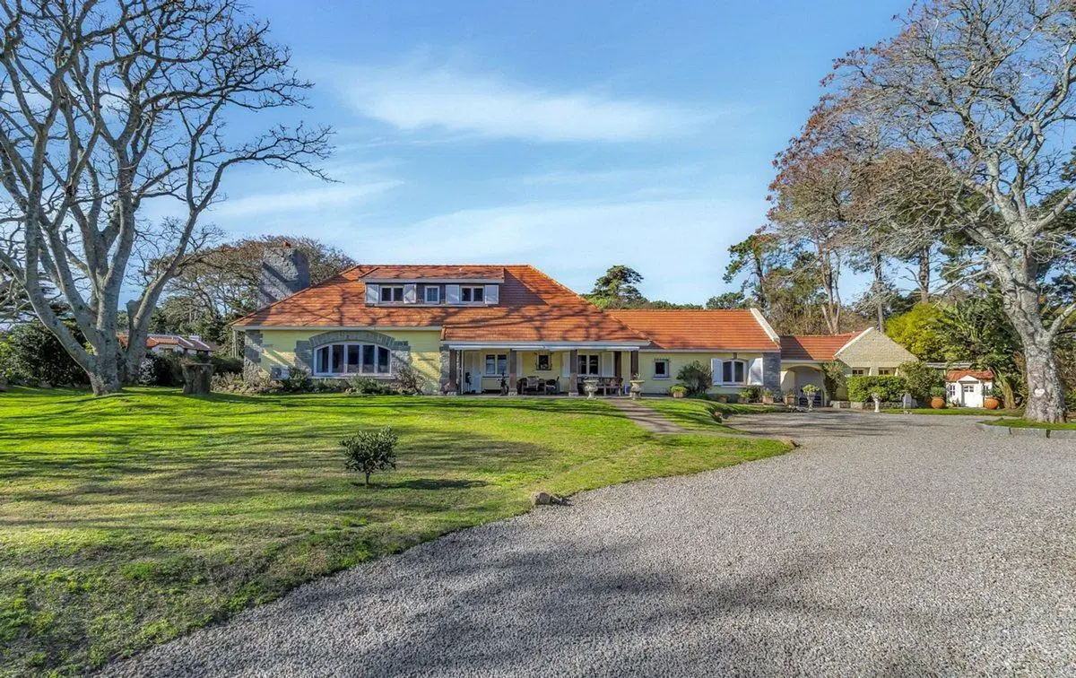 En venta casa en Punta del este Playa Mansa 2