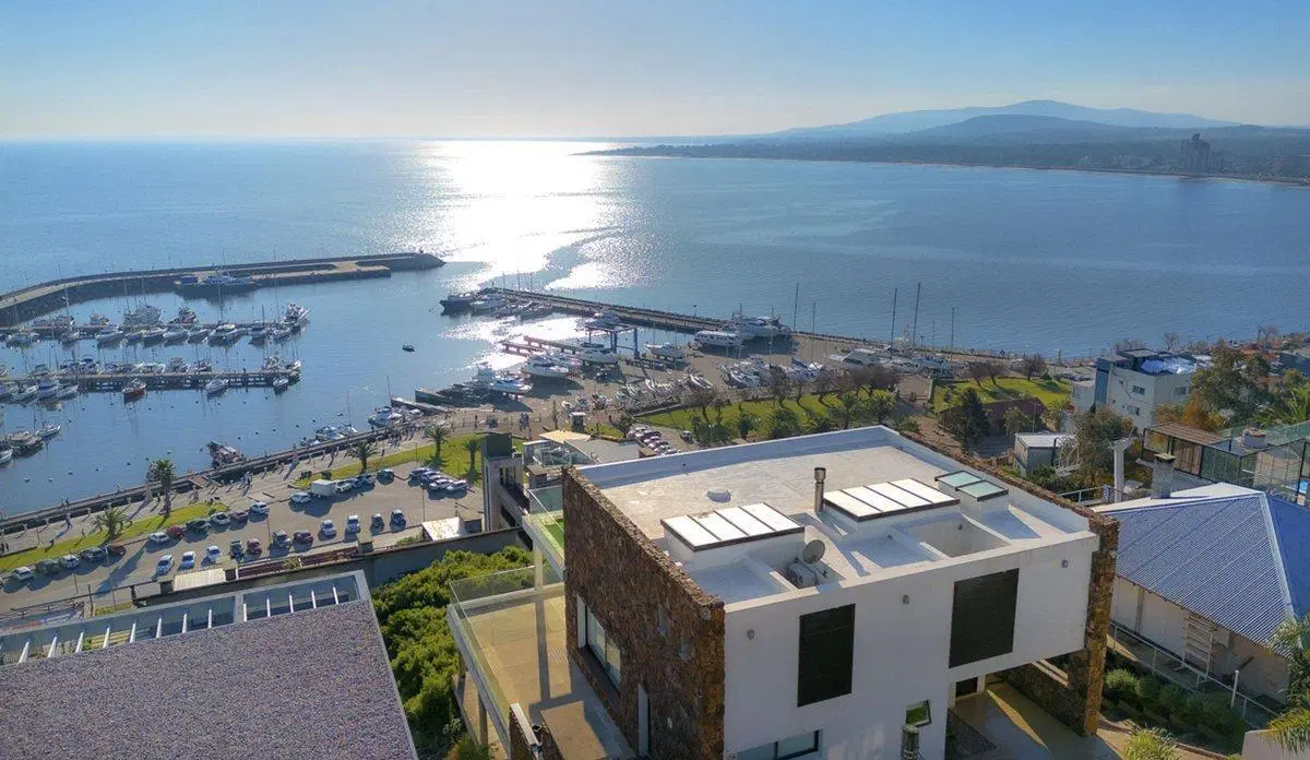 Casa a la Venta Frente al Mar en Piriápolis 1