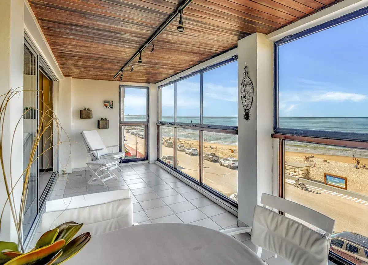APARTAMENTO EN VENTA 3 DORMITORIOS FRENTE AL MAR. 2