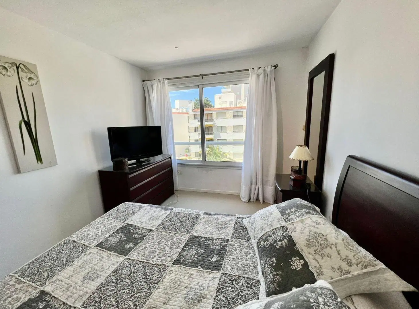 APARTAMENTO EN VENTA 4 DORMITORIOS CON PARRILLERO 2