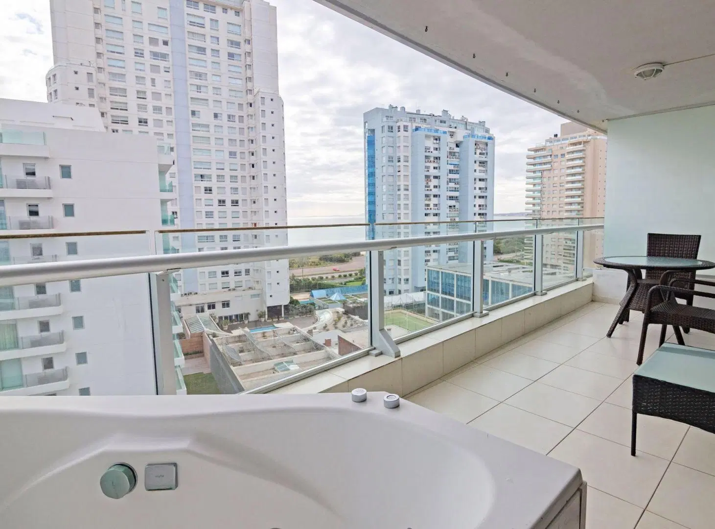 Alquiler temporario departamento en Season Tower 5