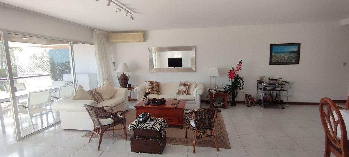 Foto de Alquiler apto Brava, 3 dormis y servicio, piscina., imagen 5