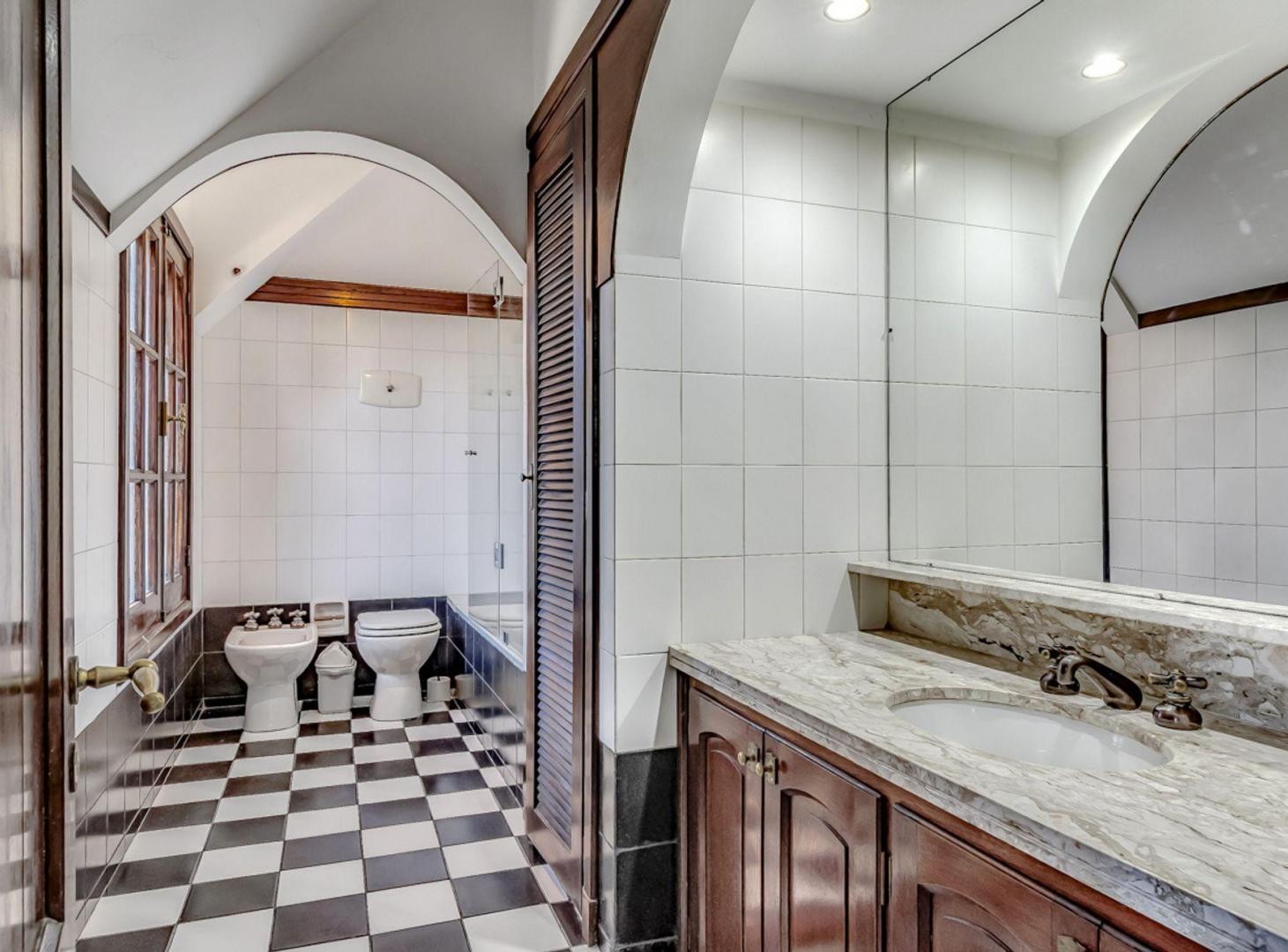 Foto de CASA VENTA 4 DORMITORIOS BEVERLY HILLS, imagen 5