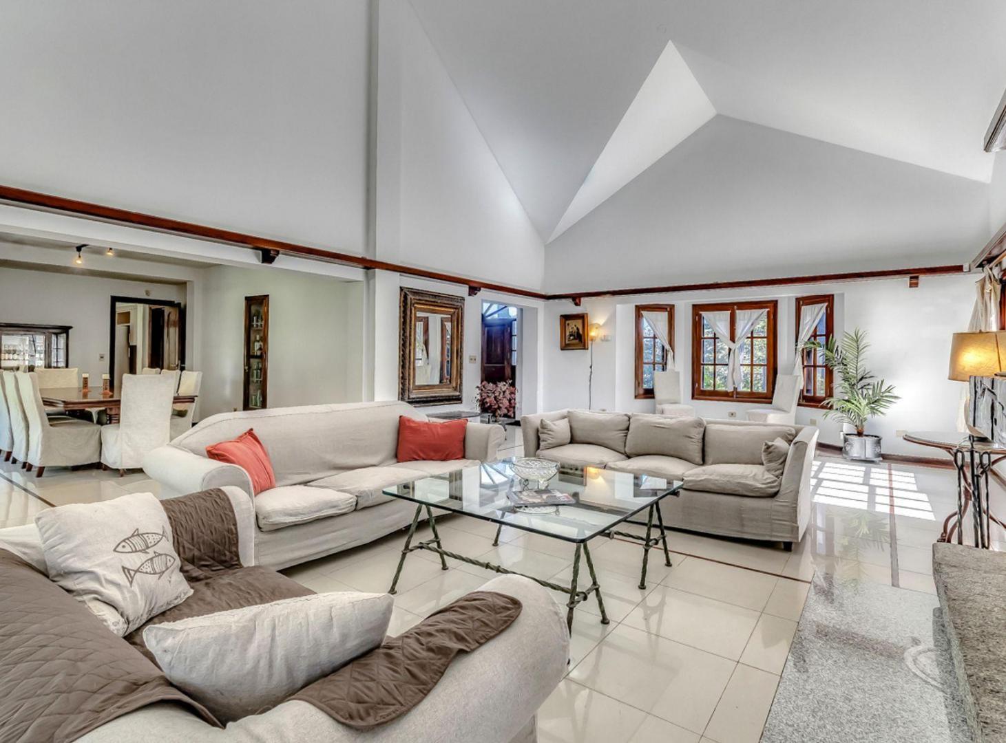 Foto de CASA VENTA 4 DORMITORIOS BEVERLY HILLS, imagen 2