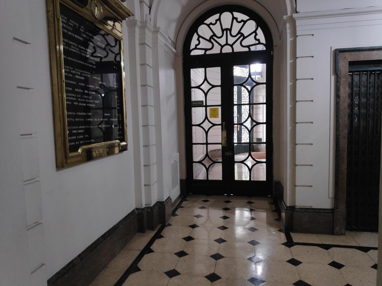 Foto de EDIFICIO HISTORICO sobre la AV. DIAGONAL NORTE, imagen 3