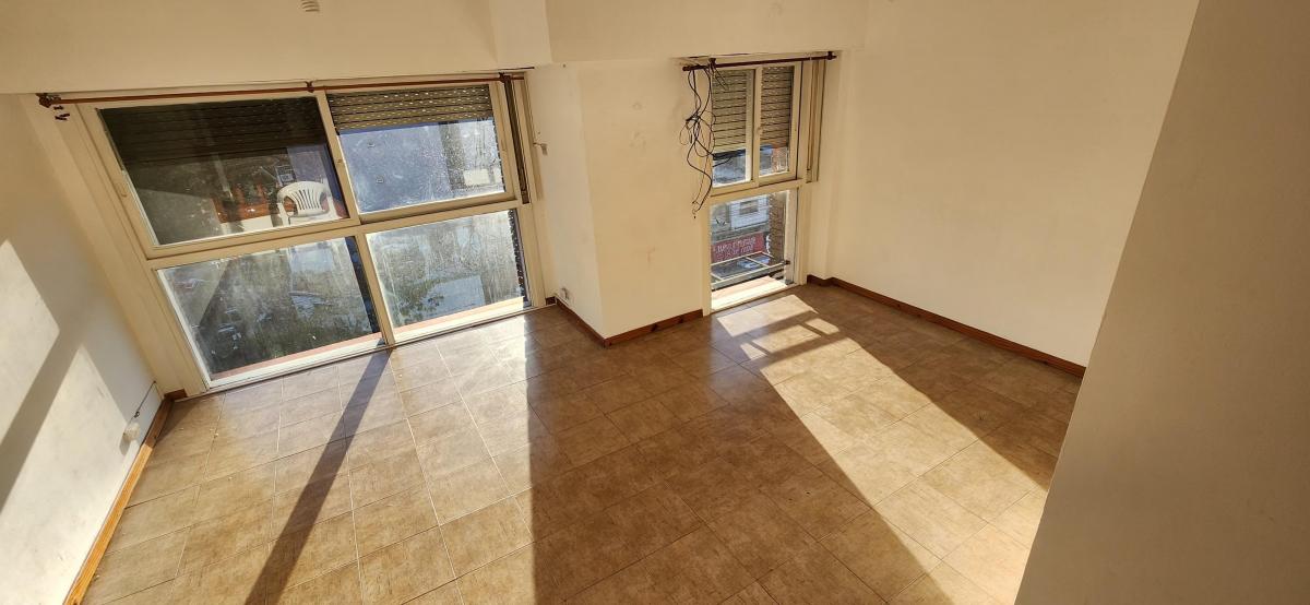 Foto de Monoambiente de 38m2 al frente - Lanús Oeste. Excelente ubicación, imagen 4