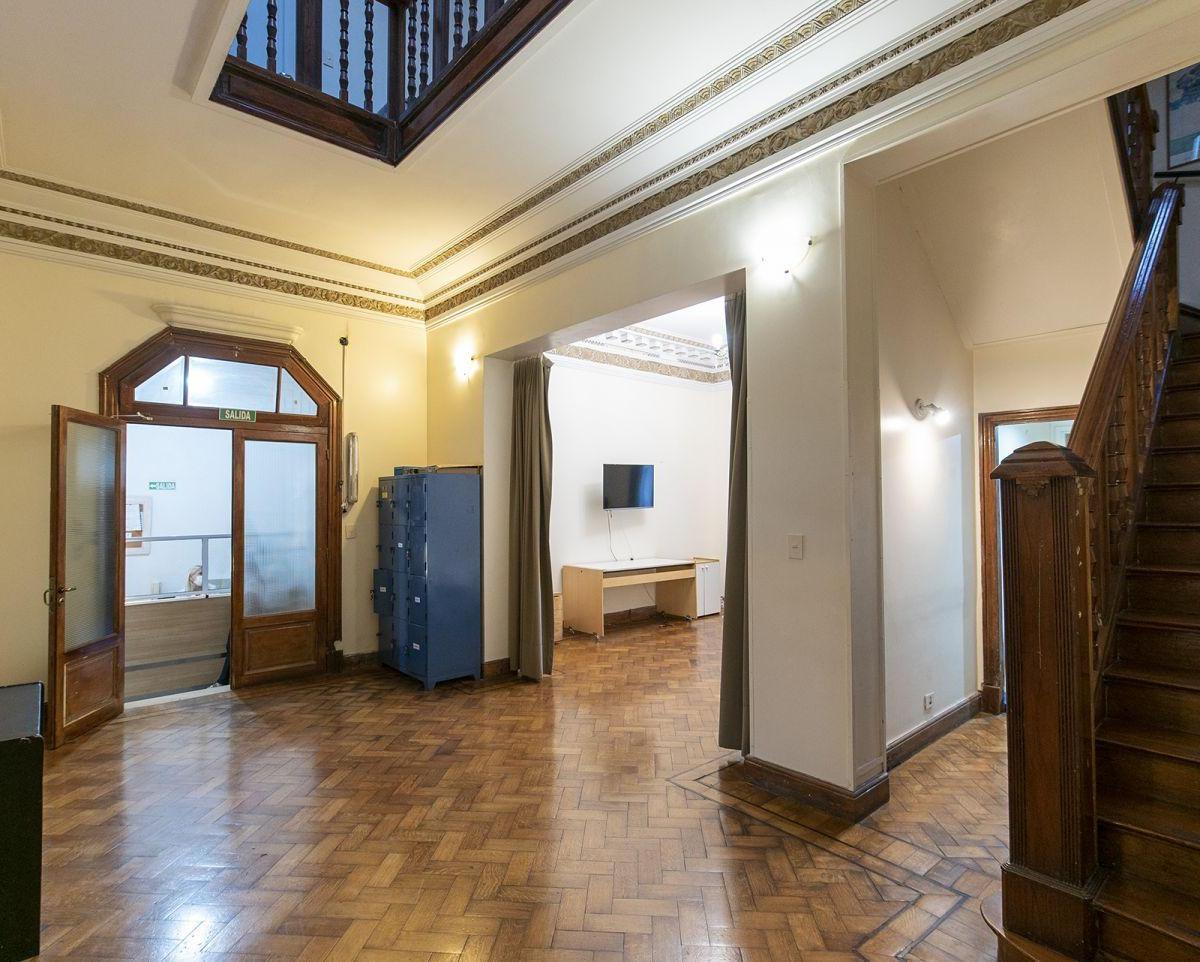 Venta de Casa 10 Amb Lote Propio Apto Prof. en Caballito 1