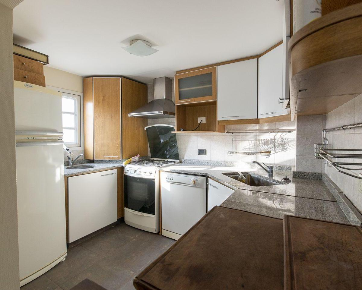 Venta de Casa 6 Amb C/cochera, Terraza y Quincho en Flores 3