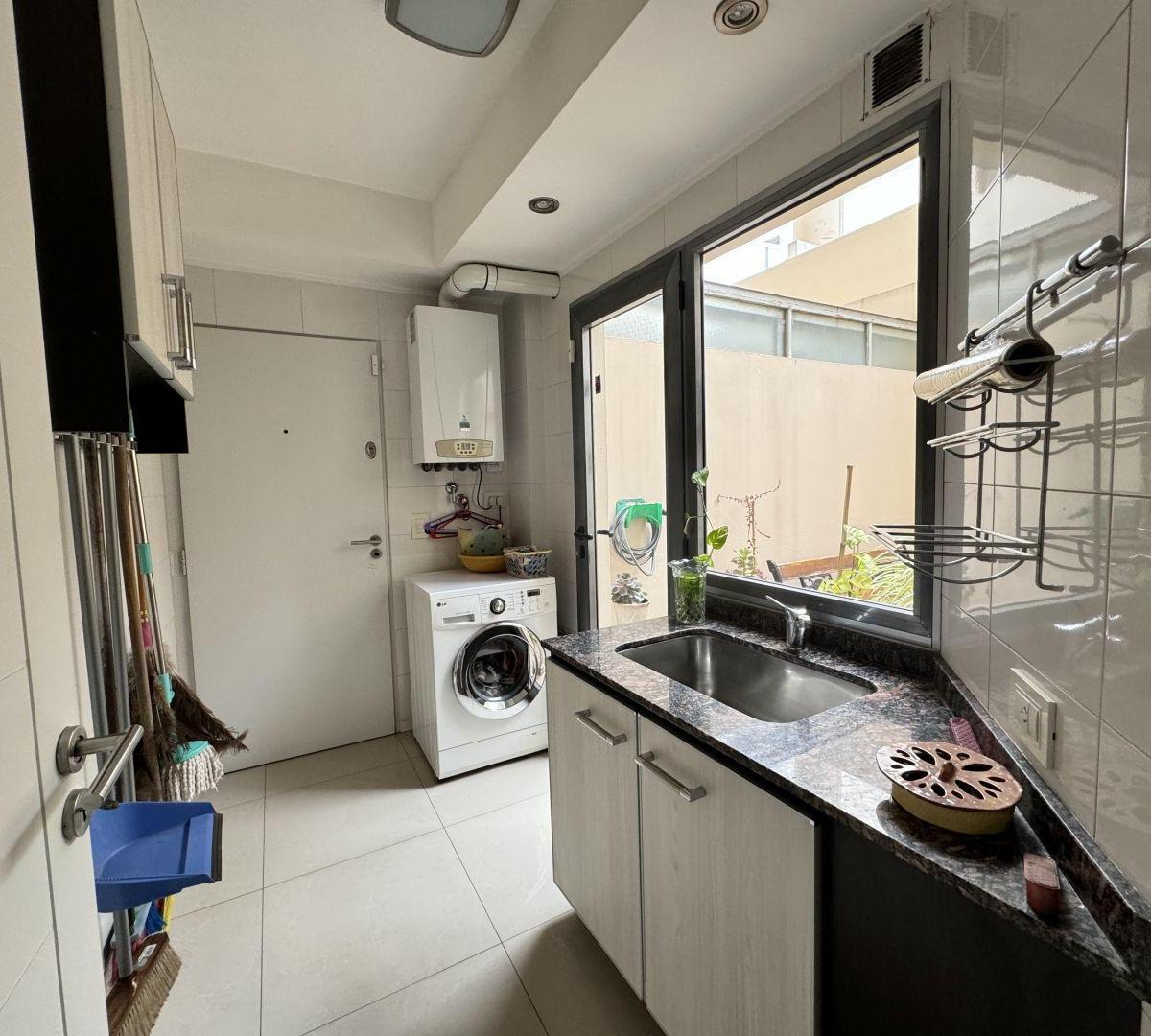 Venta de Dpto 4 Ambientes con Cochera y Baulera en Caballito 1