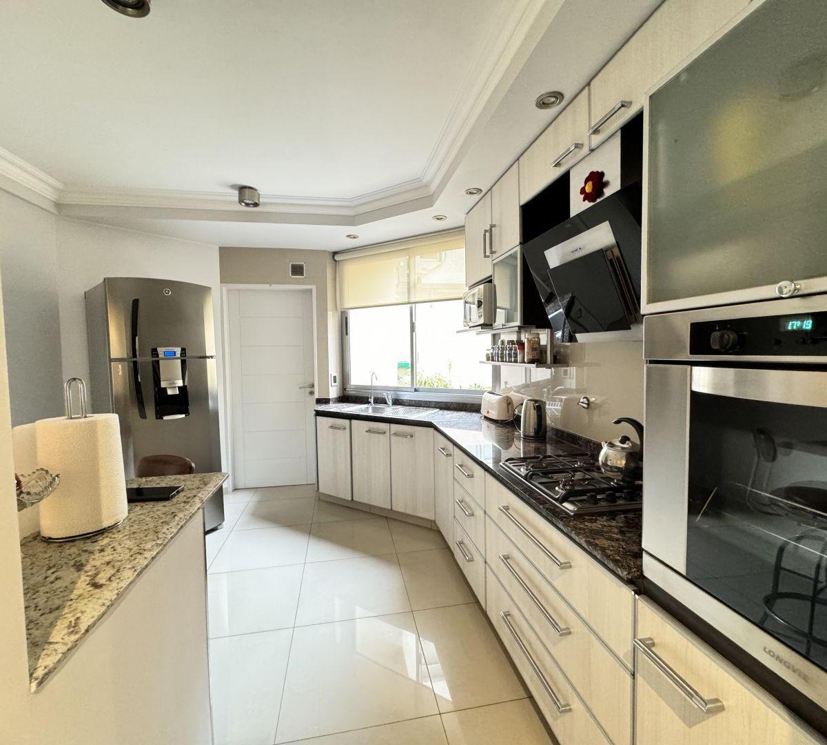 Venta de Dpto 4 Ambientes con Cochera y Baulera en Caballito 4