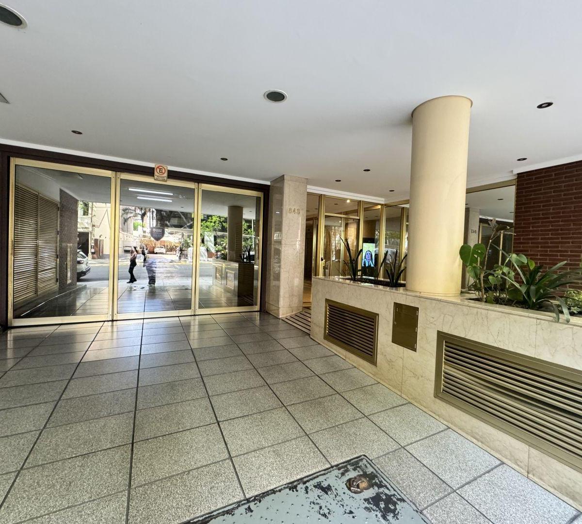 Venta de Dpto 3 Amb C/ 2 Balcones y Cochera en Caballito 2