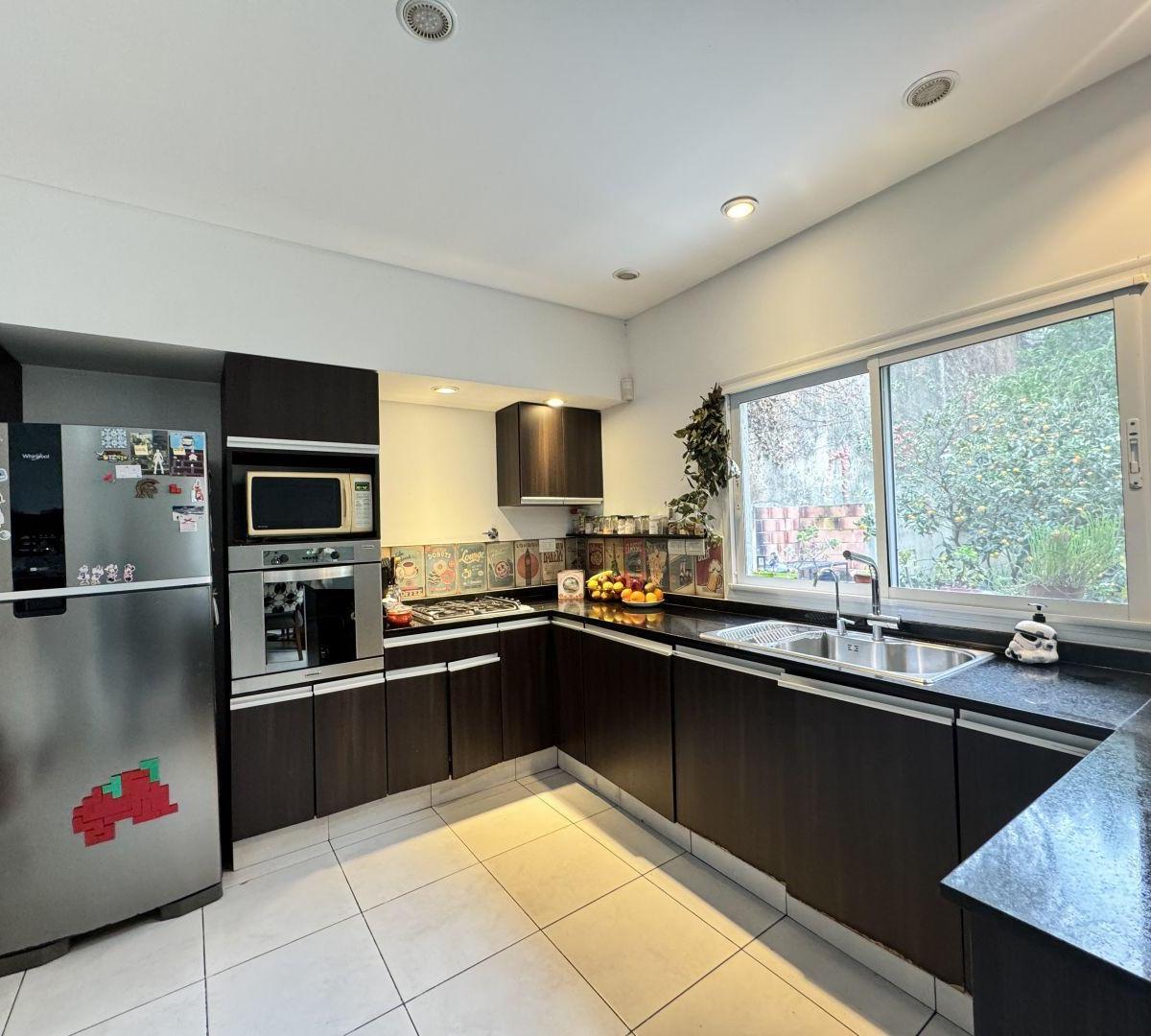 Venta de Casa 4 Ambientes C/cochera Patio Jardín y Parrilla 2